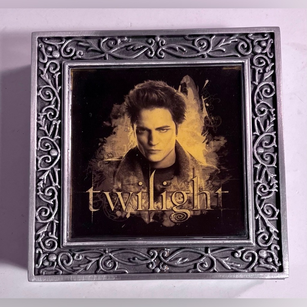 TWILIGHT the Movie Metal Trinket Box Edward NECA What If I’m Not The Hero